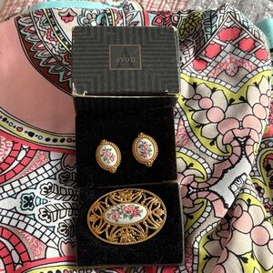 Avon Gold and Pink Floral Pin and Earring set